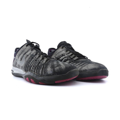 NIKE FREE TR 6