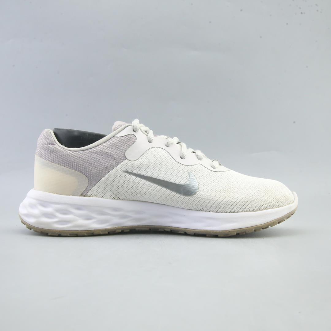 NIKE REVOLUTION 6