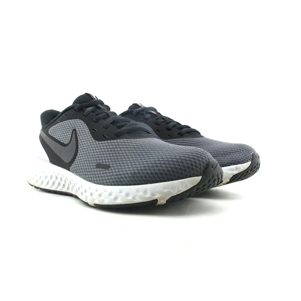 NIKE REVOLUTION 5