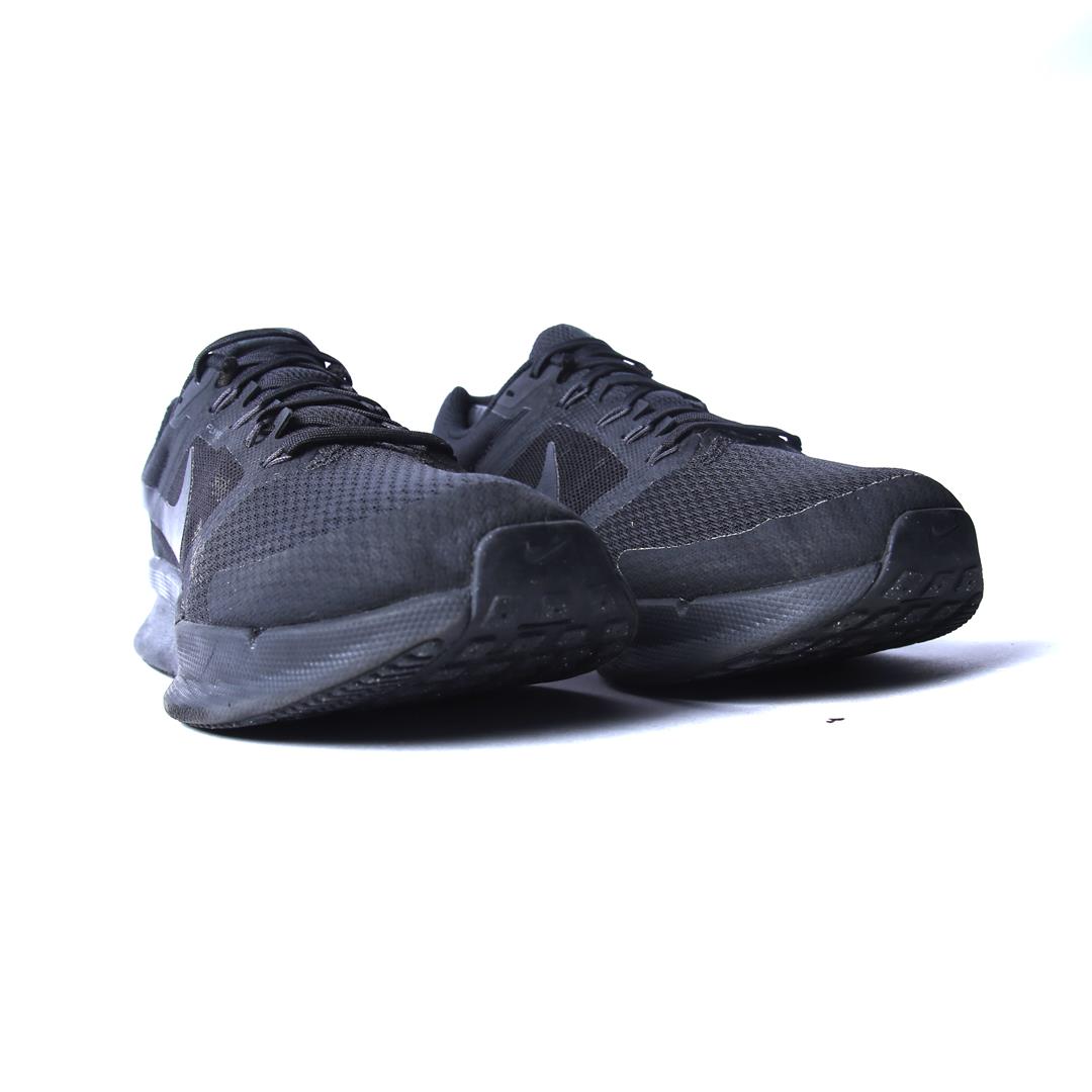 NIKE  RUN SWIFT 3