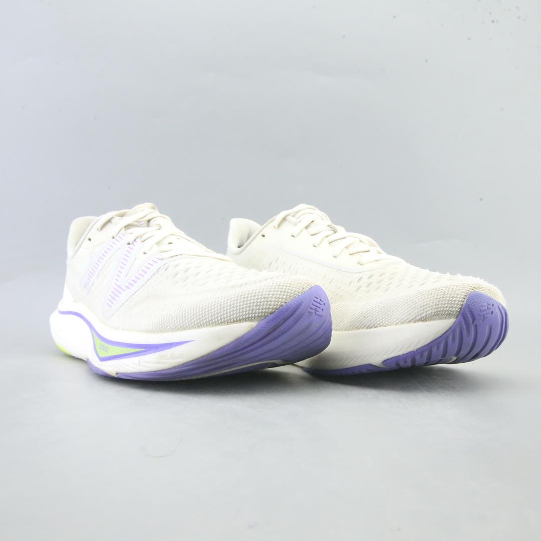 NEW BALANCE FUELCELL REBEL V3