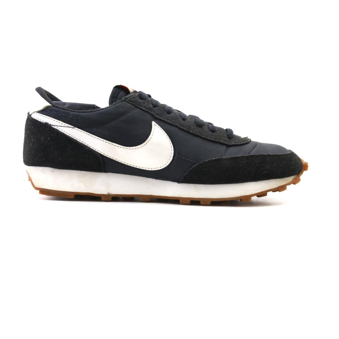 NIKE DAYBREAK