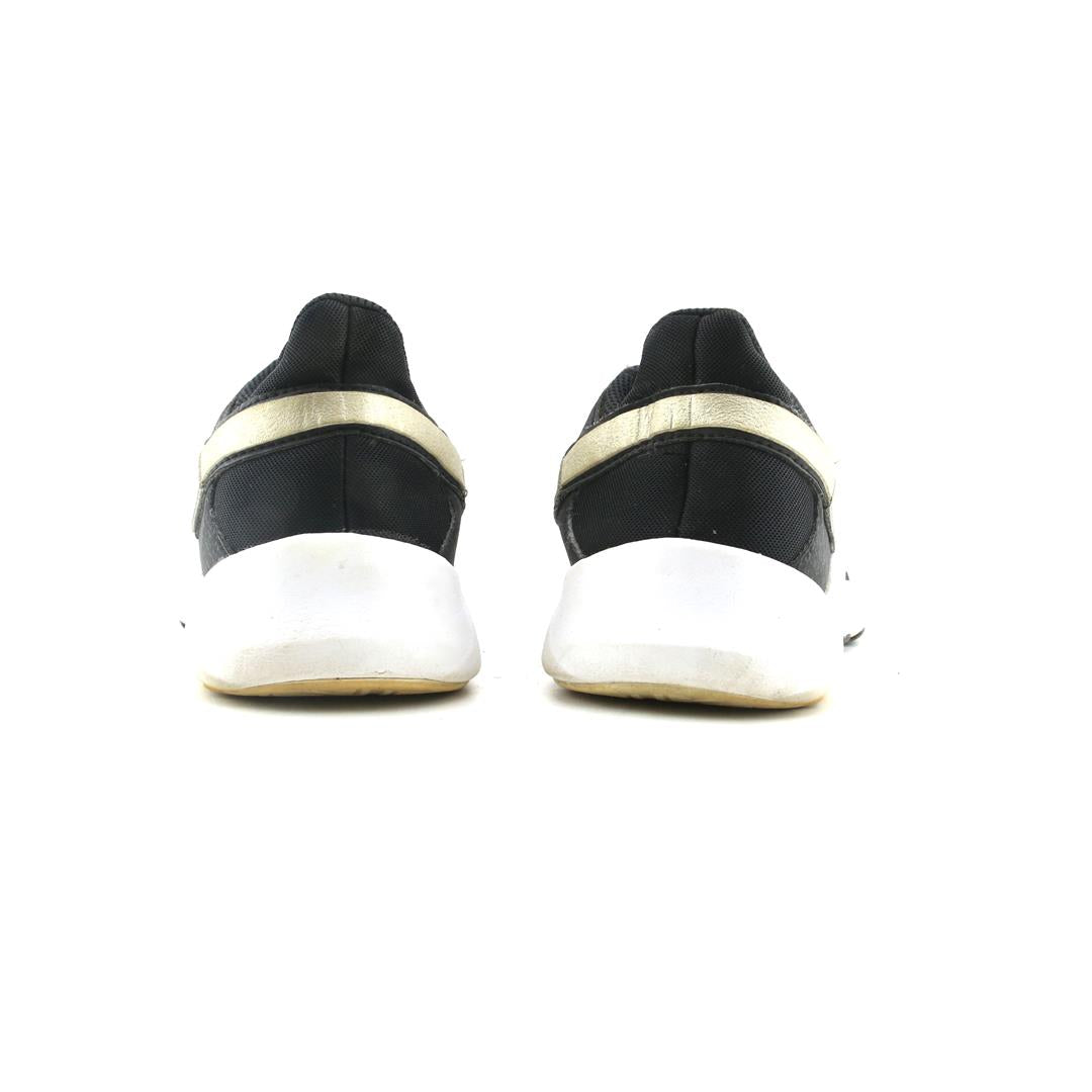 NIKE  LEGEND ESSENTIAL 2