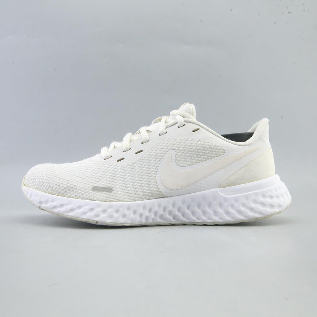 NIKE REVOLUTION 5