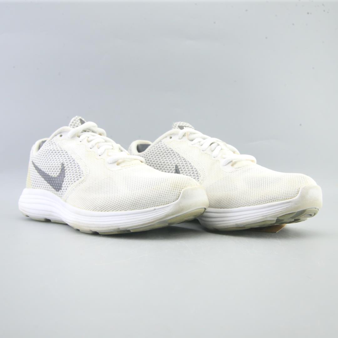 NIKE REVOLUTION 3