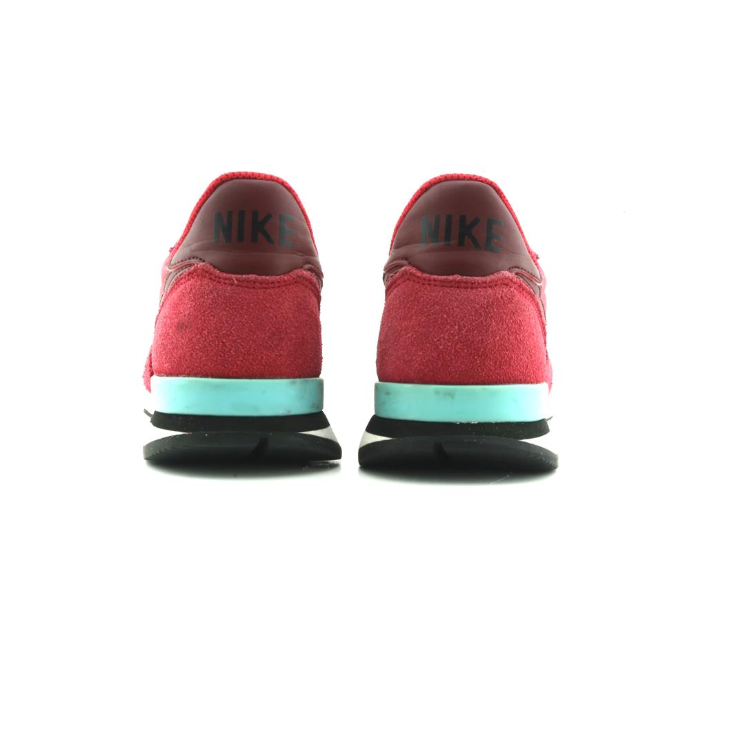 NIKE INTERNATIONALIST