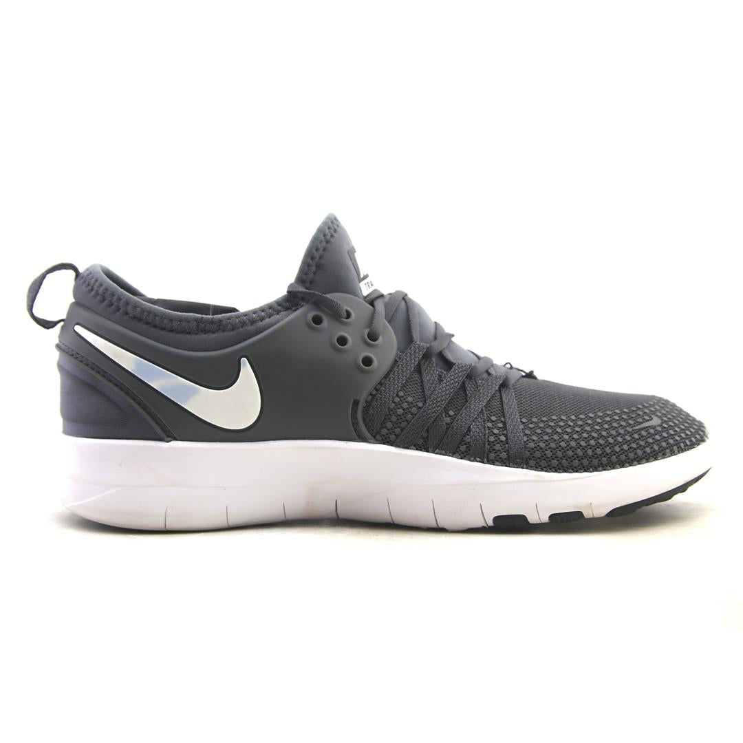 NIKE FREE TR 7