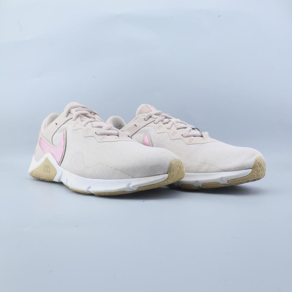 NIKE LEGEND ESSENTIAL 2