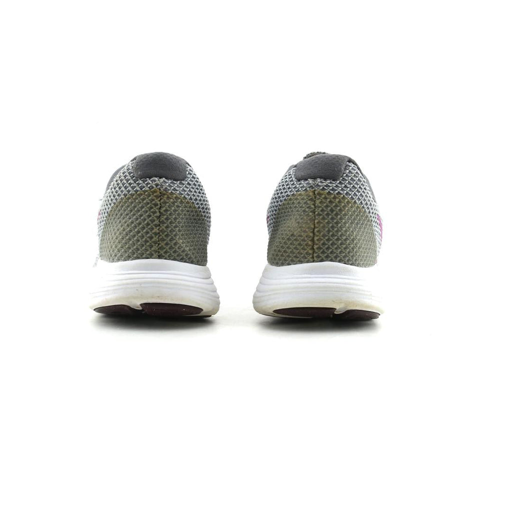 NIKE REVOLUTION 3