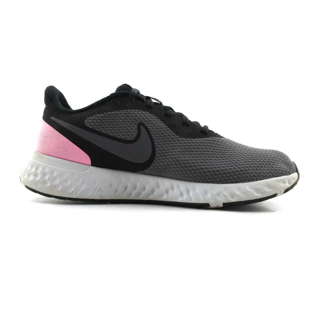 NIKE REVOLUTION 5