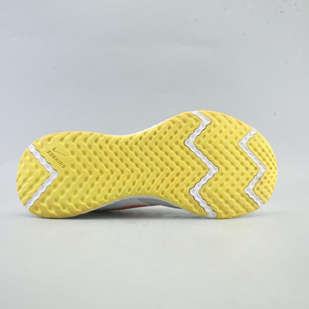 NIKE REVOLUTION 5
