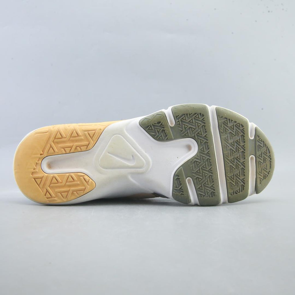 NIKE  LEGEND ESSENTIAL 2