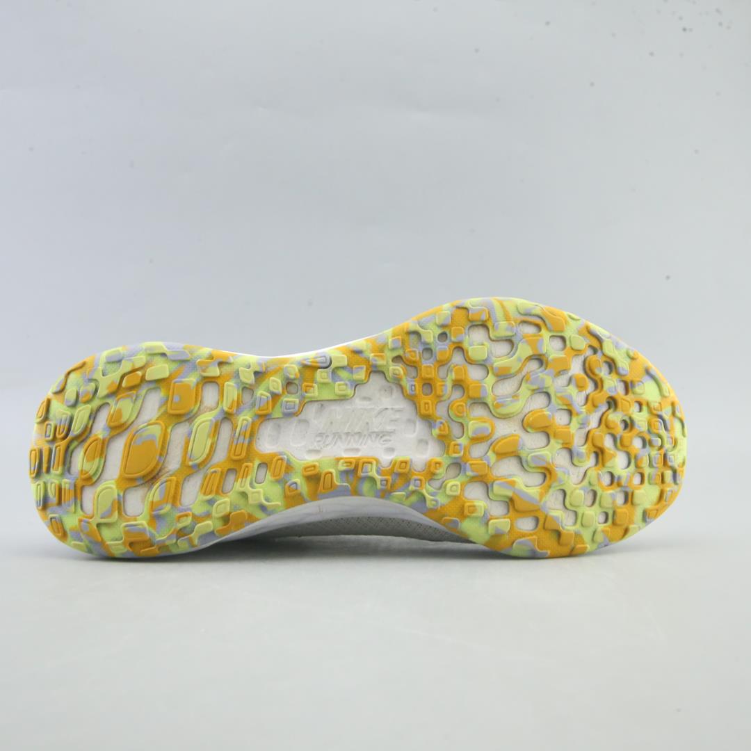 NIKE REVOLUTION 6