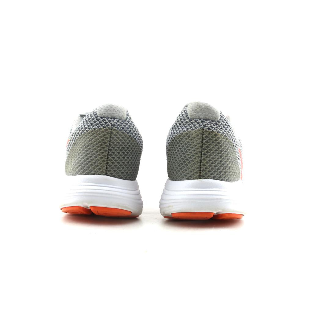 NIKE REVOLUTION 3