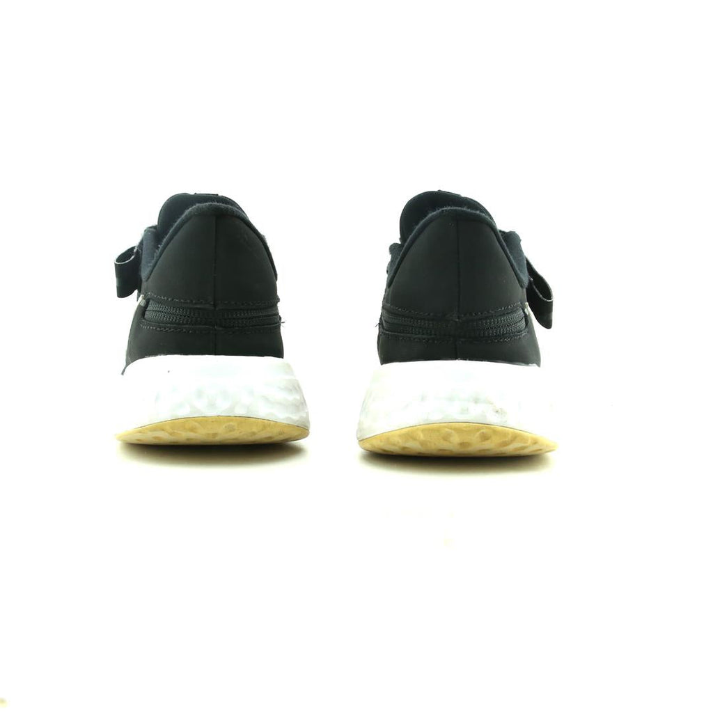 NIKE REVOLUTION 5
