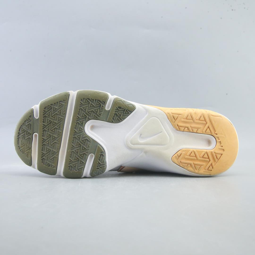 NIKE  LEGEND ESSENTIAL 2
