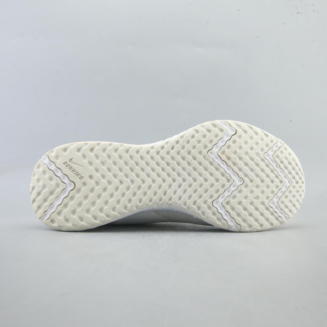 NIKE REVOLUTION 5