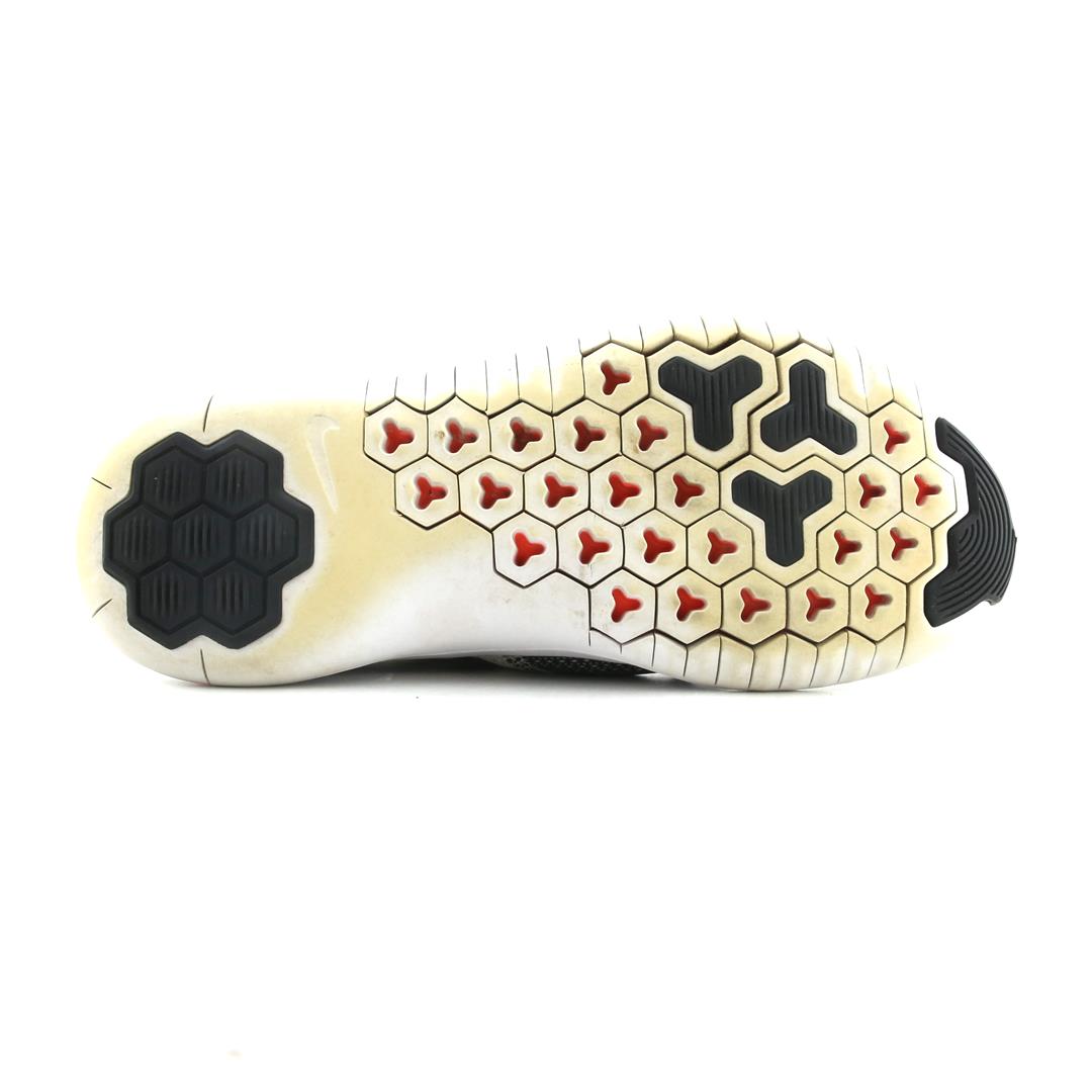 NIKE FREE TR 8