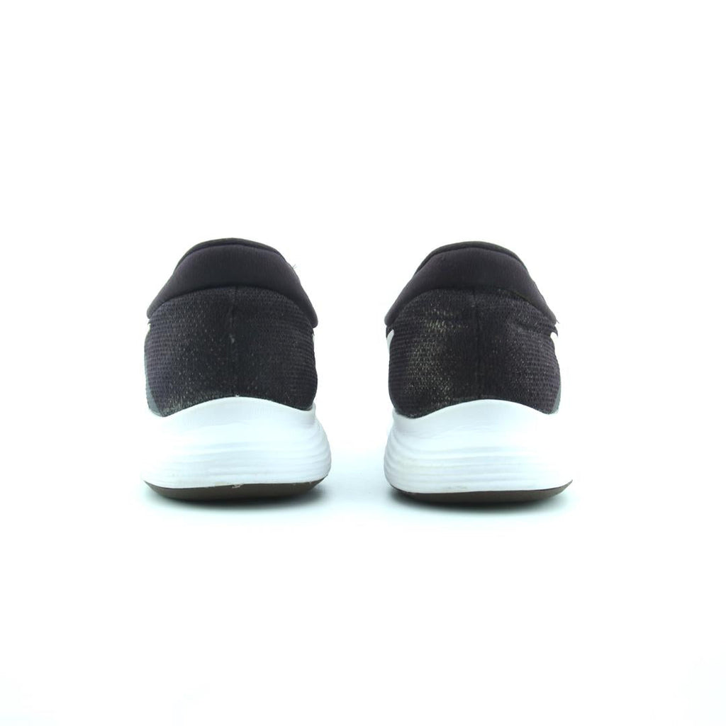 NIKE REVOLUTION 4