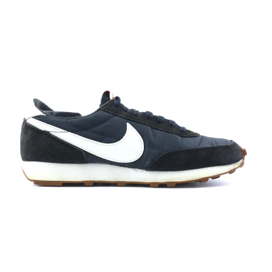 NIKE DAYBREAK