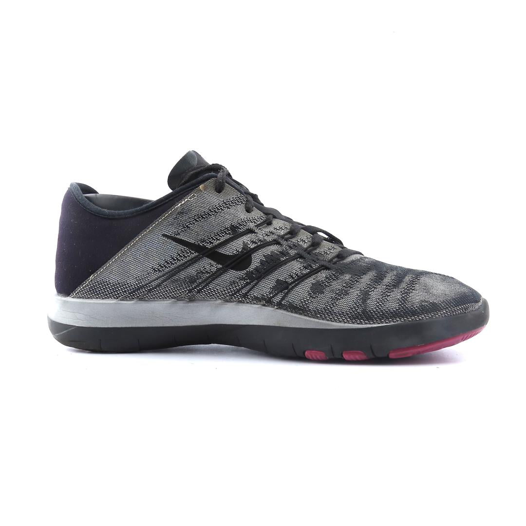 NIKE FREE TR 6