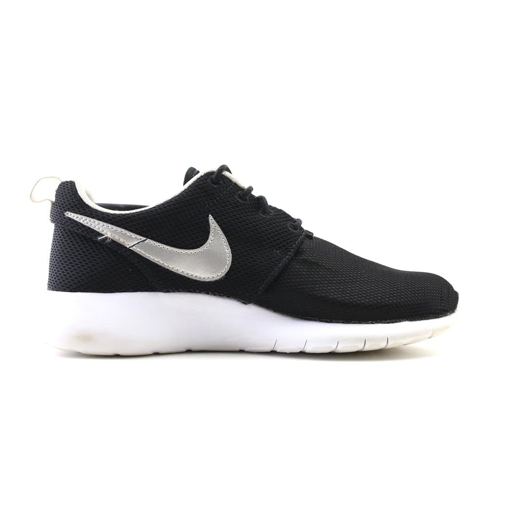 NIKE ROSHE ONE