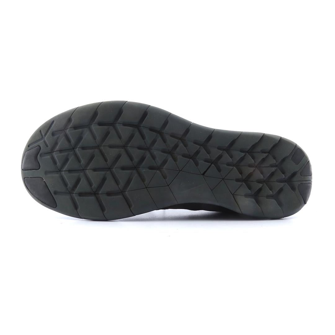 NIKE FREE RUN