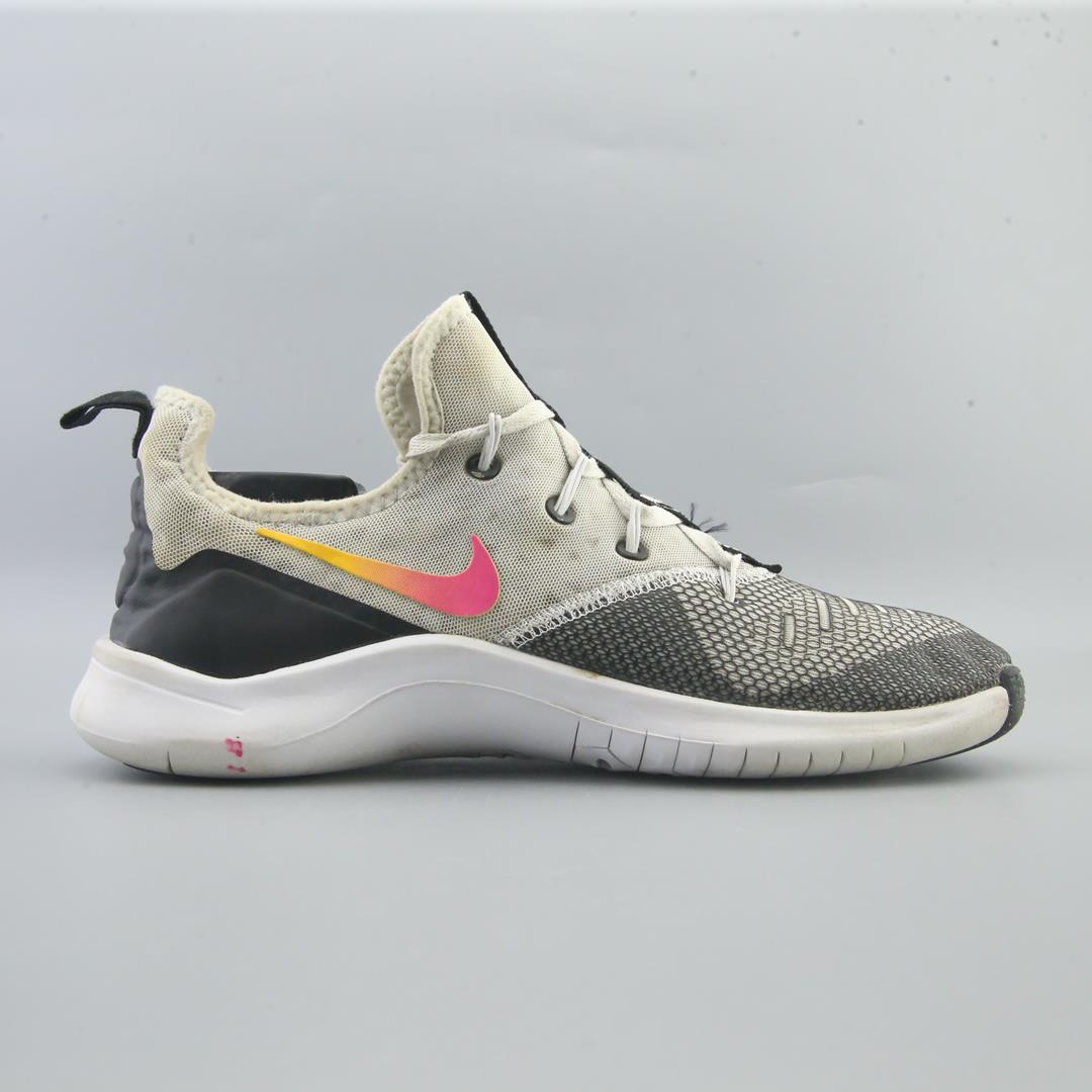 NIKE FREE TR 8