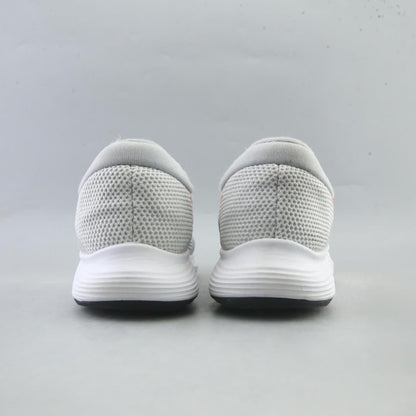 NIKE REVOLUTION 4