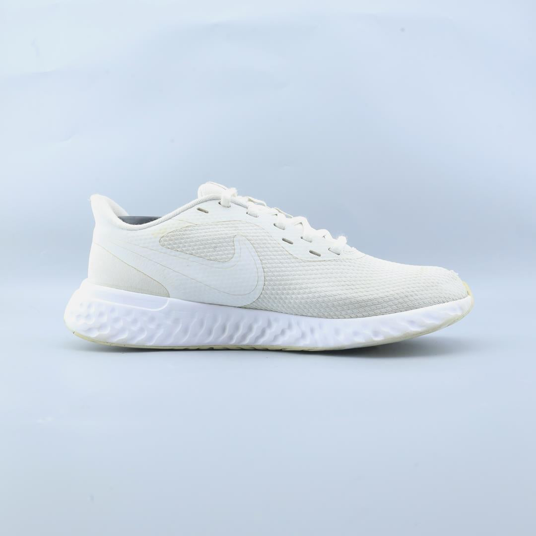 NIKE REVOLUTION 5
