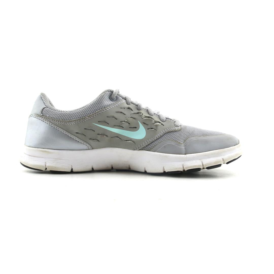 NIKE  ORIVE