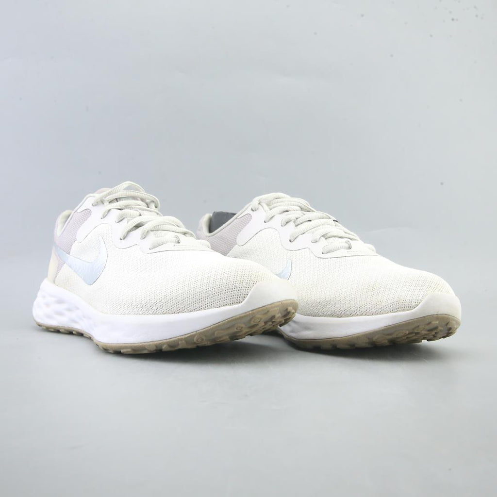 NIKE REVOLUTION 6