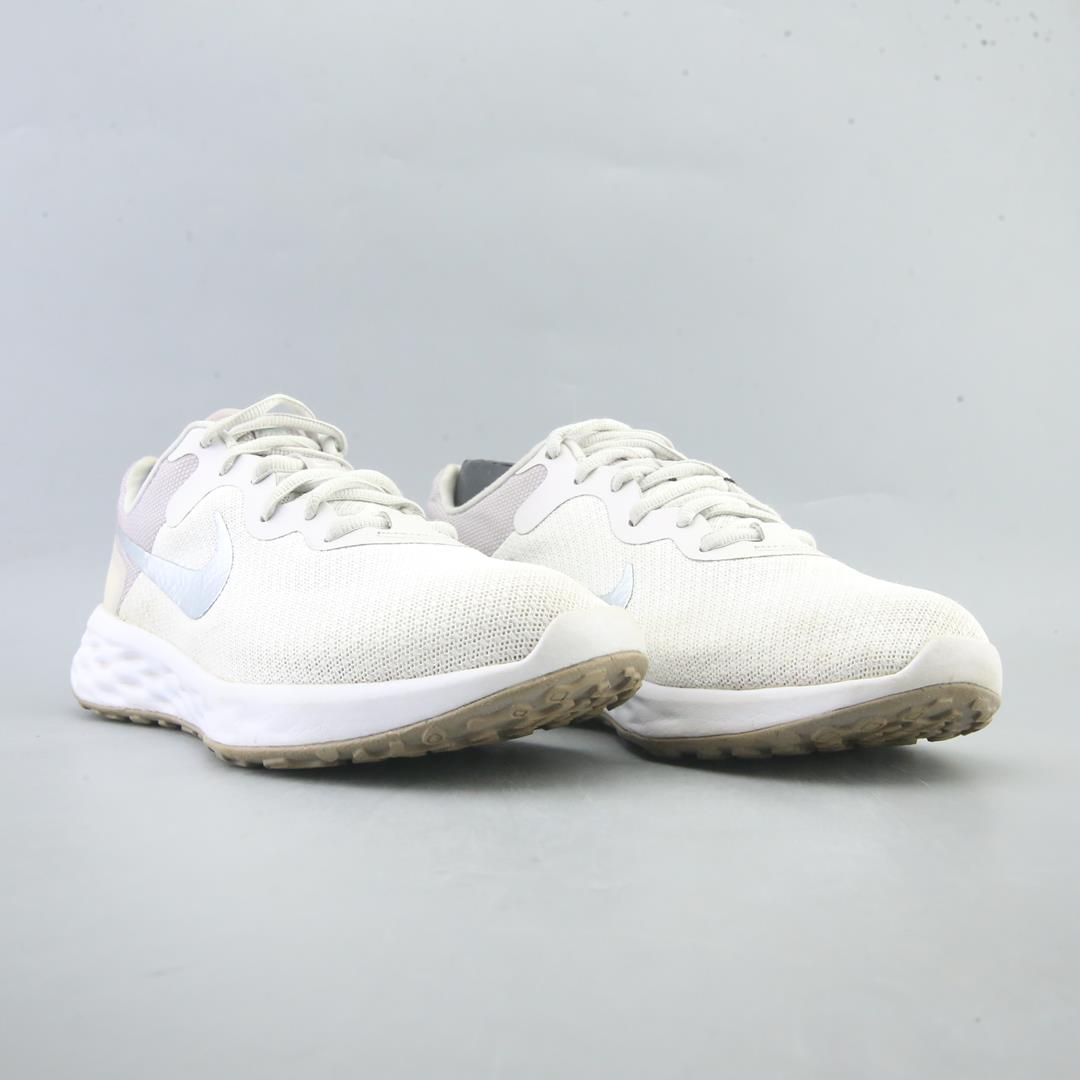 NIKE REVOLUTION 6