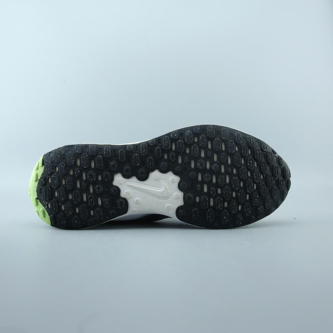 NIKE REVOLUTION 7