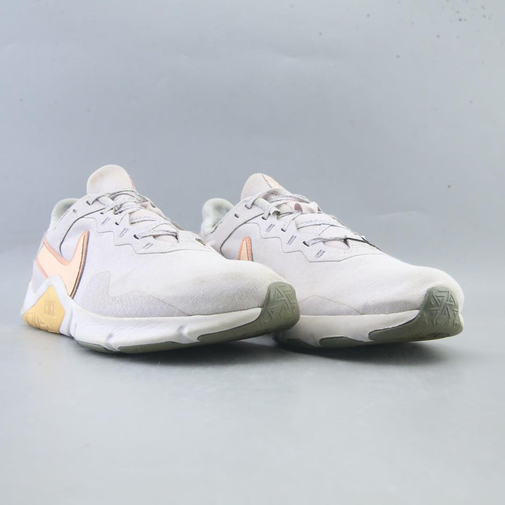 NIKE  LEGEND ESSENTIAL 2