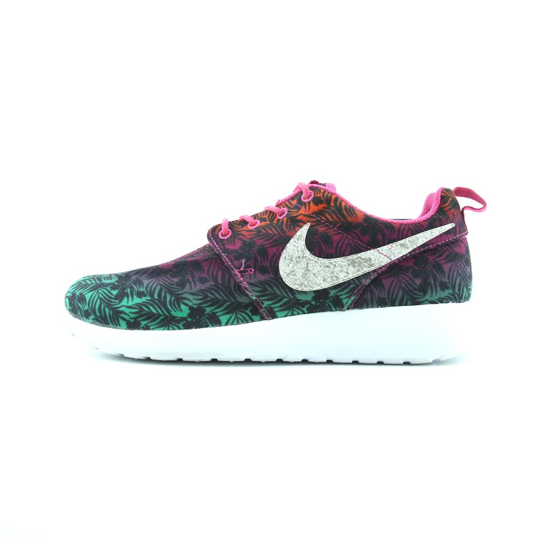 NIKE ROSHE ONE