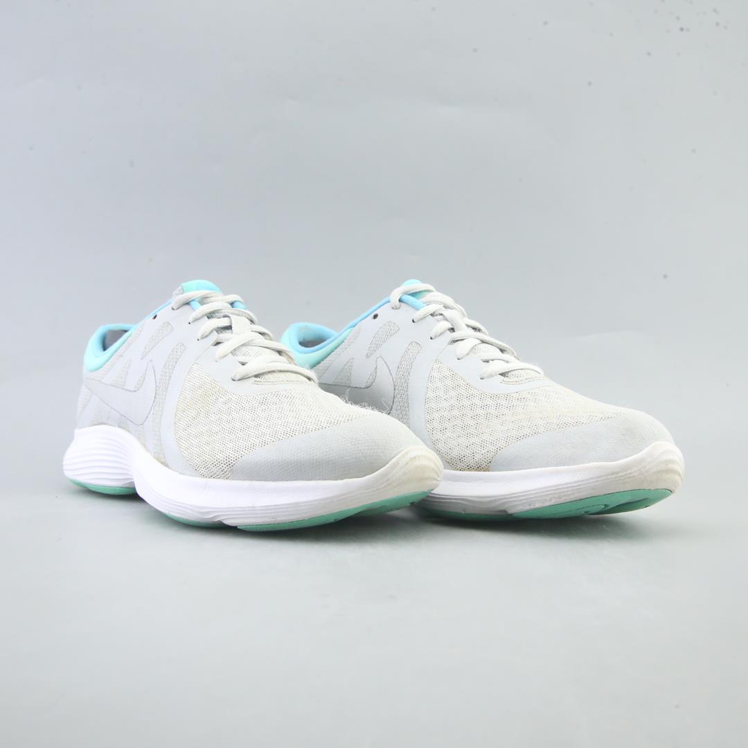 NIKE REVOLUTION 4
