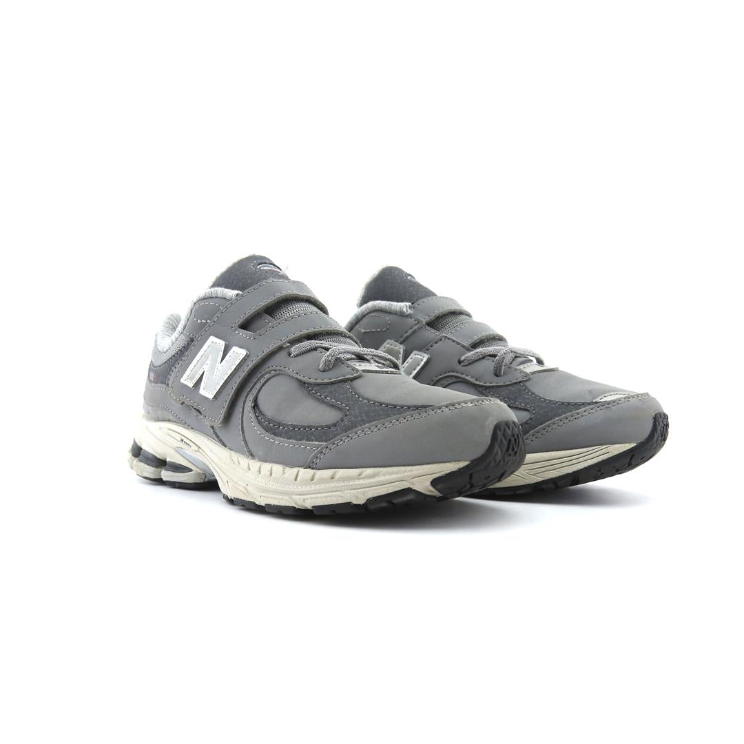 NEW BALANCE 2002R
