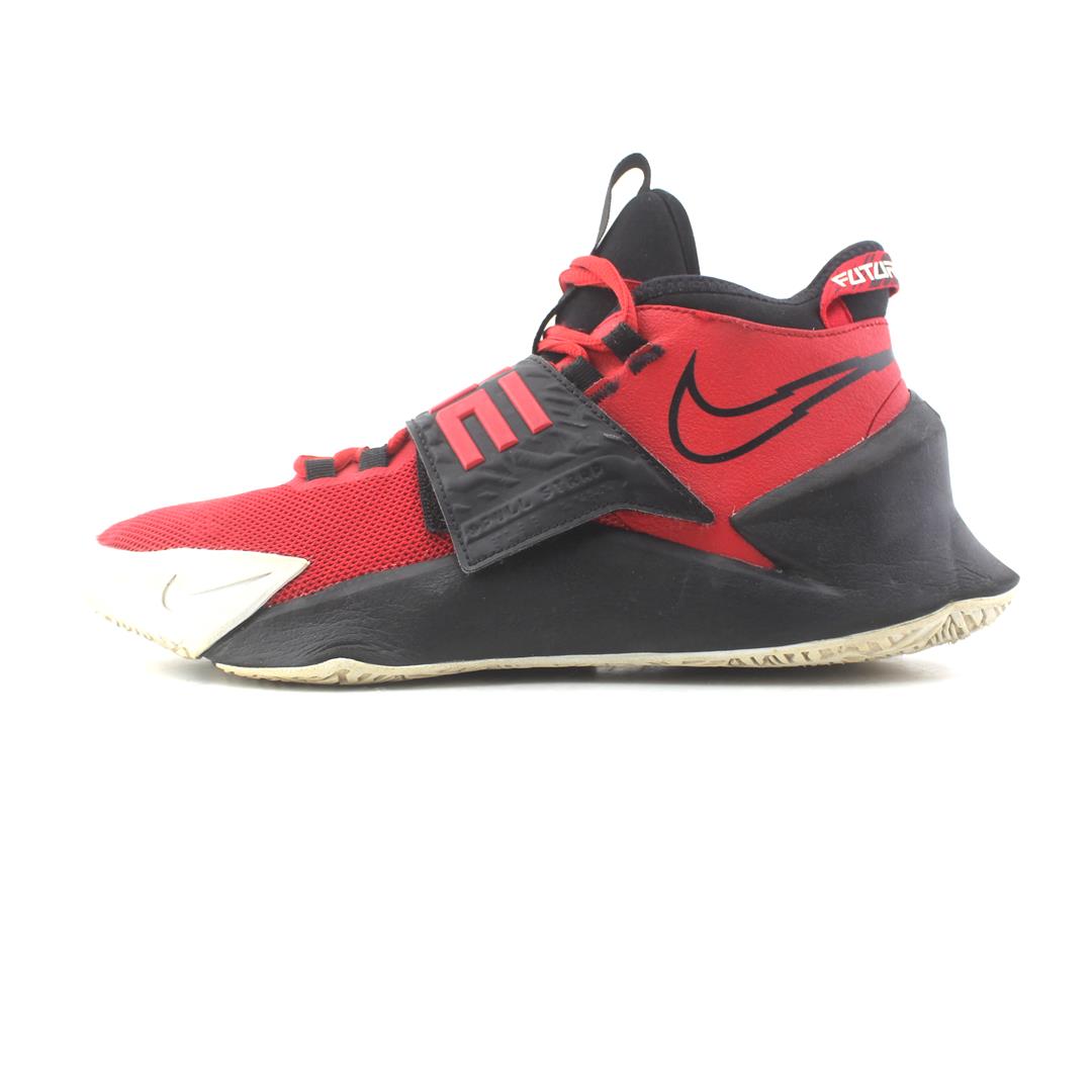 NIKE FUTURE COURT 3