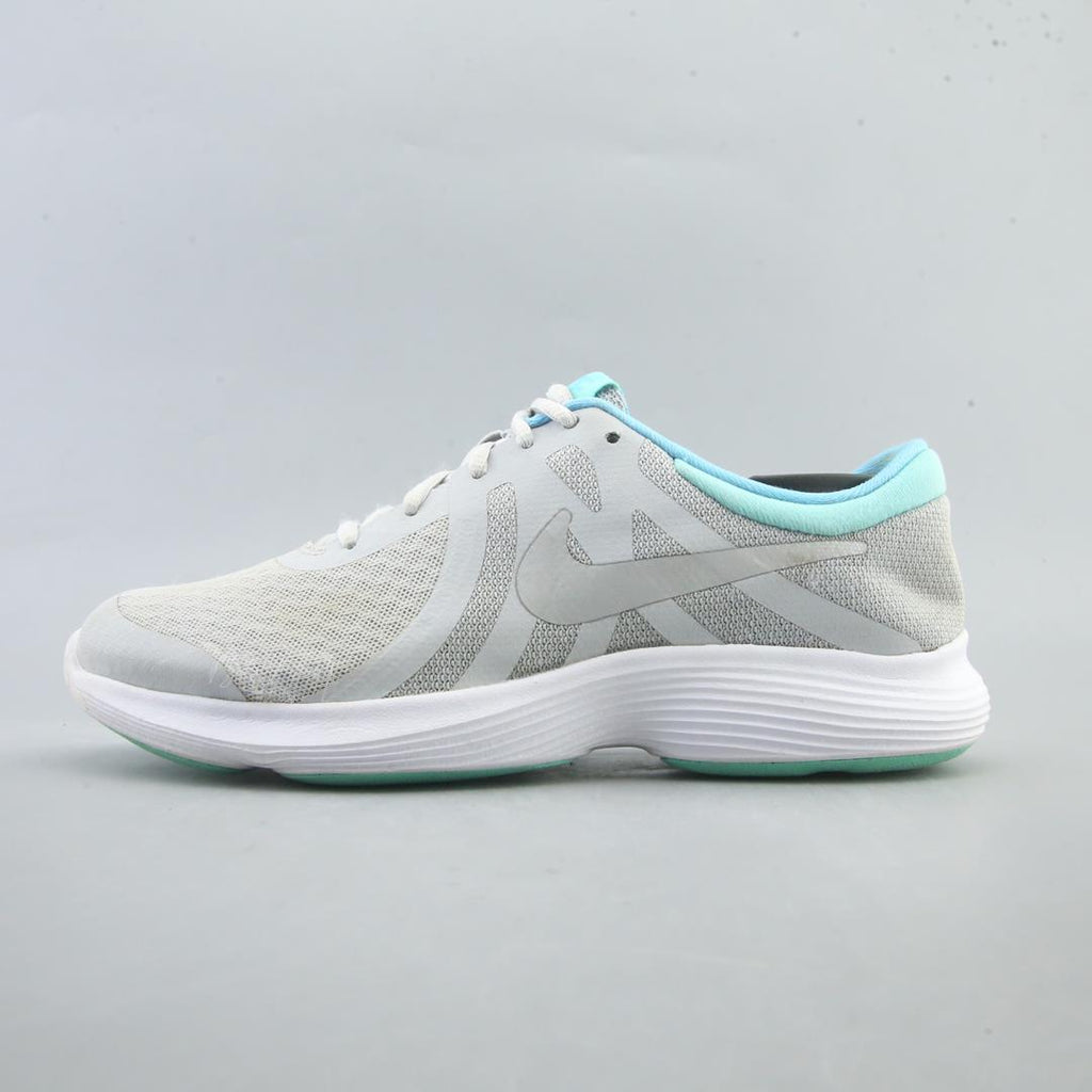 NIKE REVOLUTION 4
