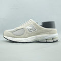 NEW BALANCE 2002R