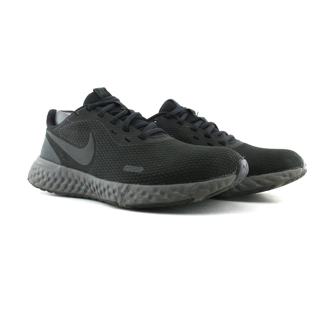 NIKE REVOLUTION 5