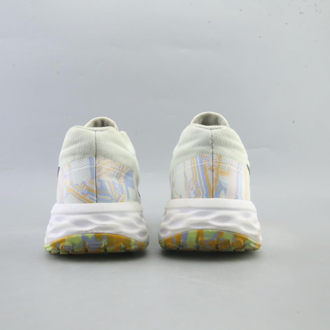 NIKE REVOLUTION 6