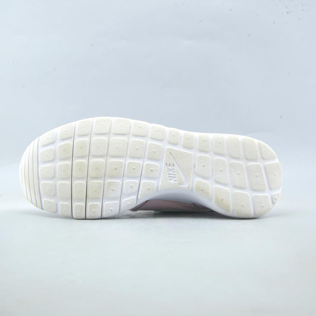 NIKE ROSHE ONE