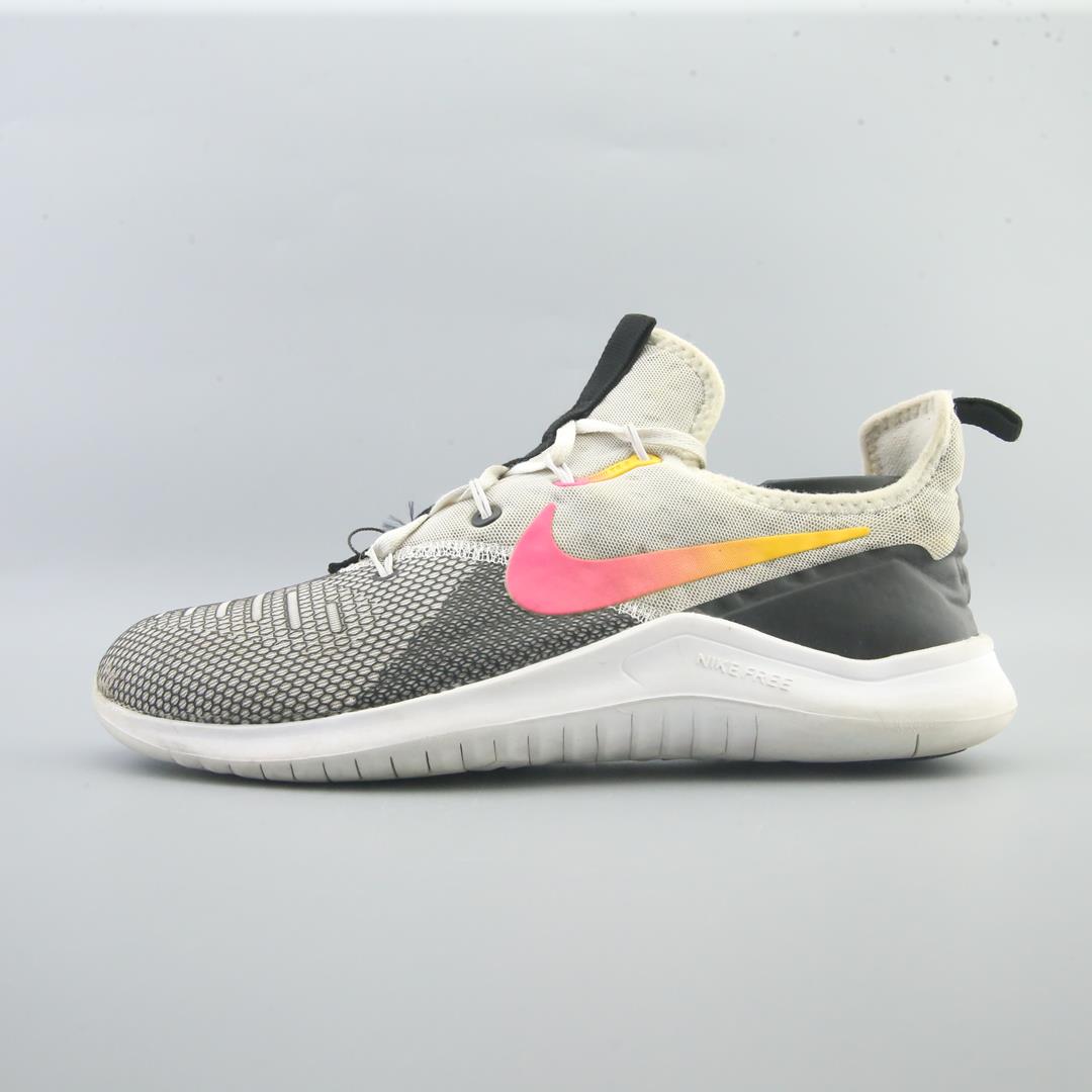 NIKE FREE TR 8