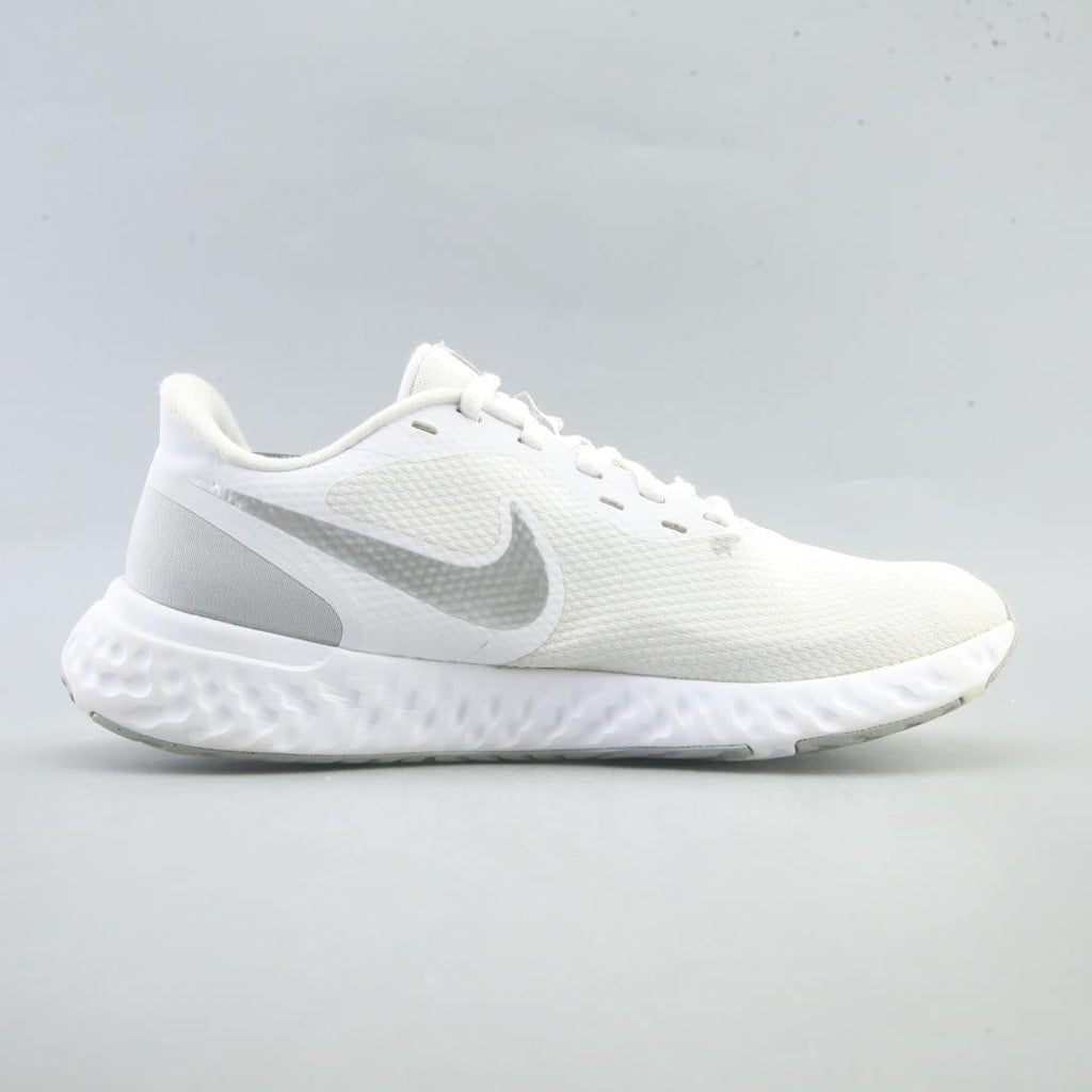 NIKE REVOLUTION 5