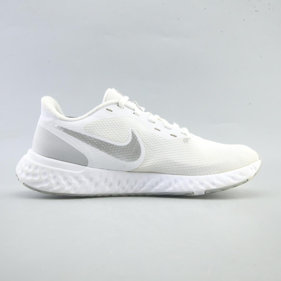 NIKE REVOLUTION 5