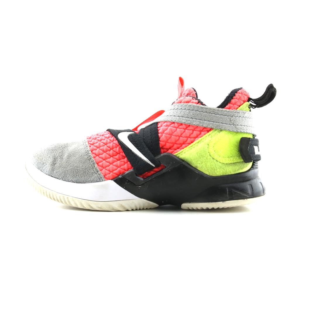 NIKE  LEBRON SOLDIER XII