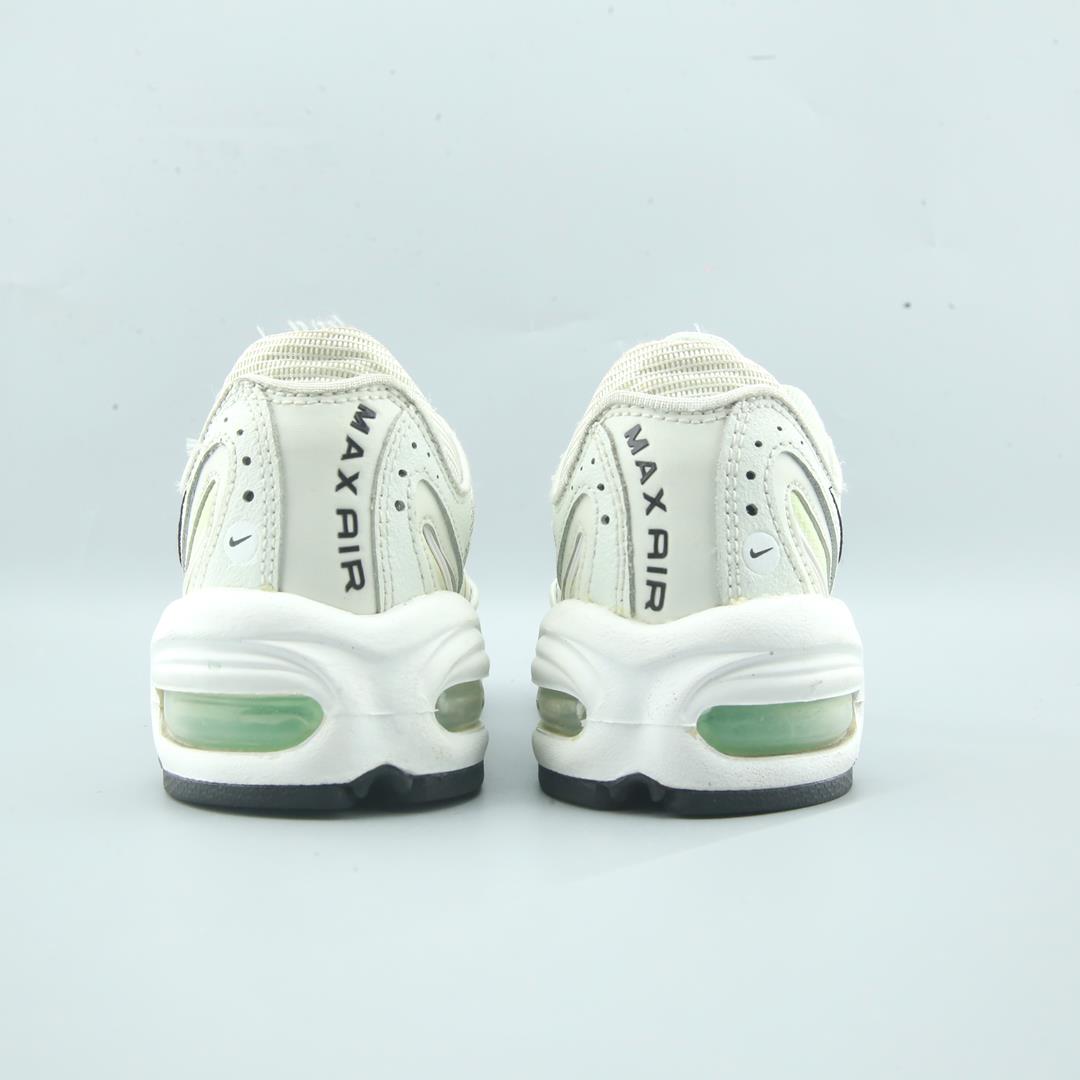 NIKE AIR MAX TAILWIND 4