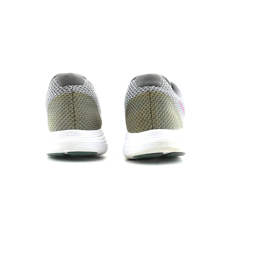 NIKE REVOLUTION 3